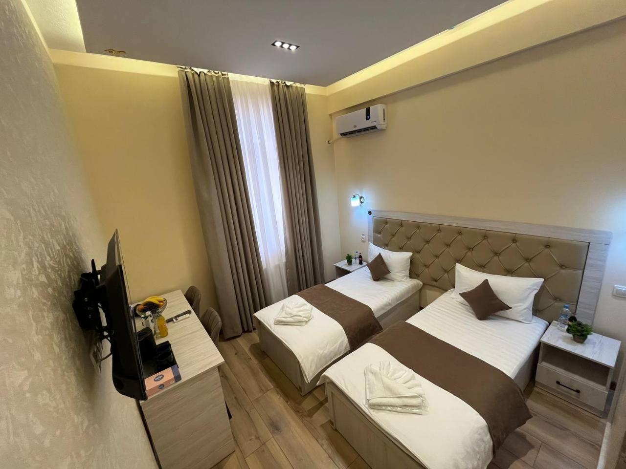 Aks Hotel Ташкент Екстериор снимка